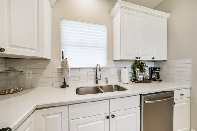725 Magnolia Point Drive, Houston, TX 77336