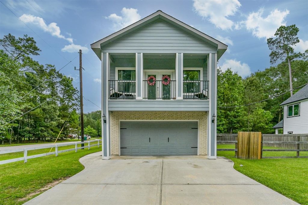 725 Magnolia Point Drive, Houston, TX 77336