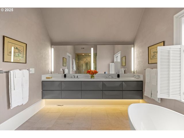 1948 Sw TERRACE Dr, Portland, OR 97201