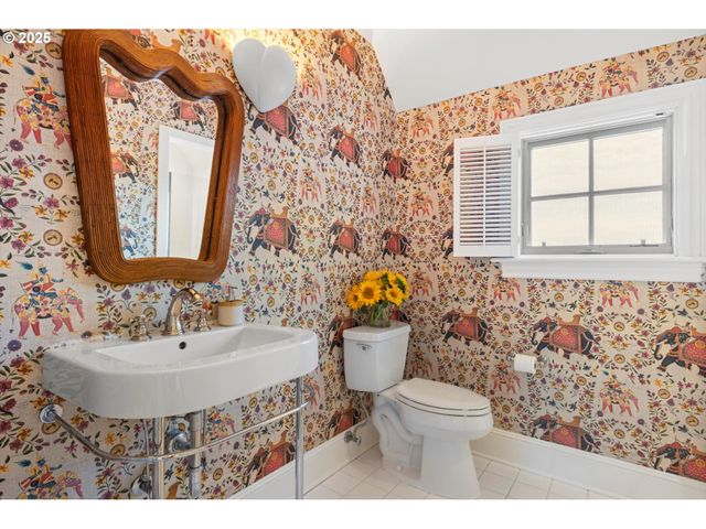 1948 Sw TERRACE Dr, Portland, OR 97201