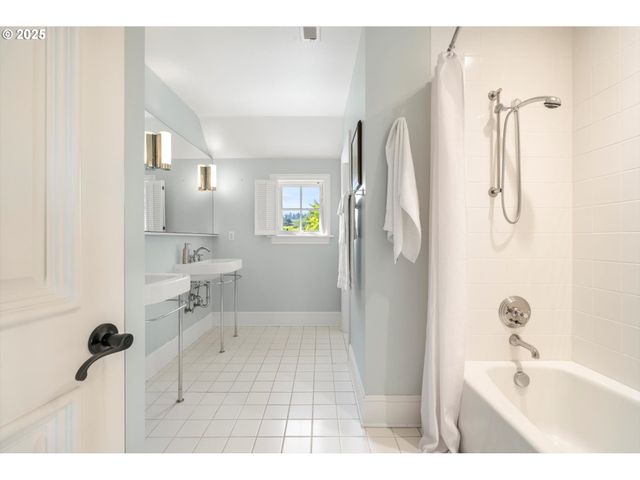 1948 Sw TERRACE Dr, Portland, OR 97201