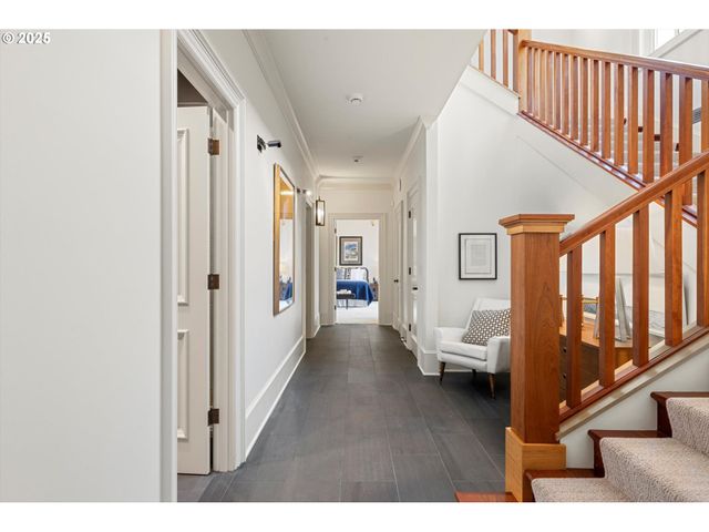 1948 Sw TERRACE Dr, Portland, OR 97201