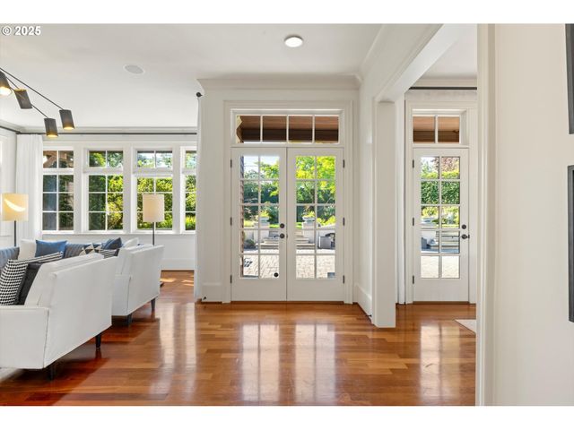 1948 Sw TERRACE Dr, Portland, OR 97201