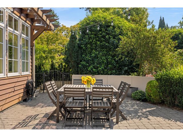 1948 Sw TERRACE Dr, Portland, OR 97201