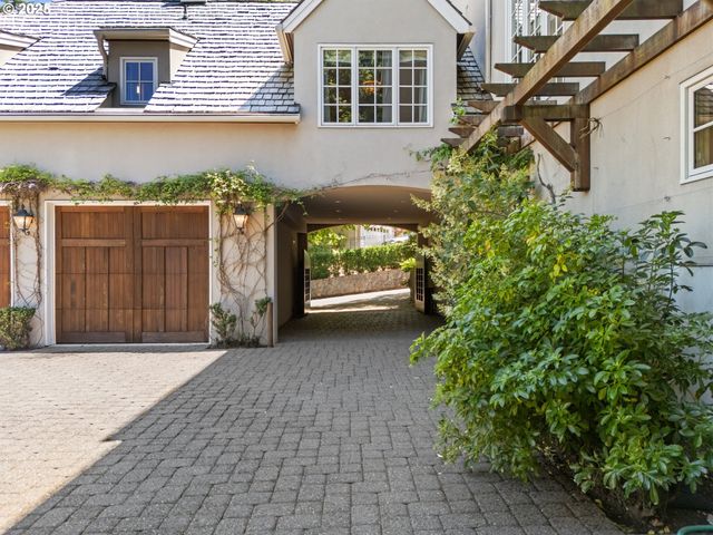 1948 Sw TERRACE Dr, Portland, OR 97201