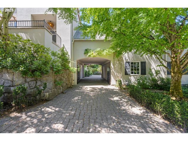 1948 Sw TERRACE Dr, Portland, OR 97201