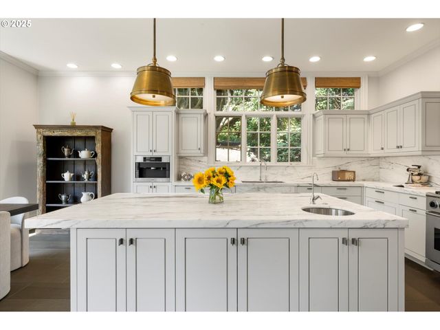 1948 Sw TERRACE Dr, Portland, OR 97201