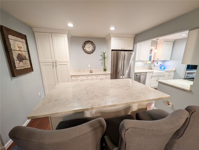 515 Kingsberry Ct, Ross Twp, PA 15237