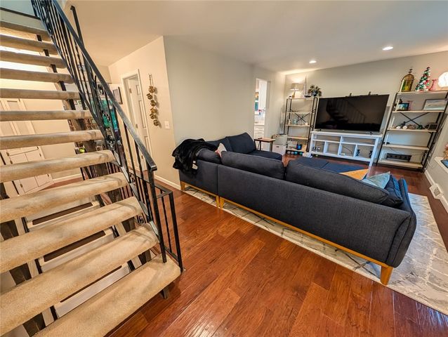 515 Kingsberry Ct, Ross Twp, PA 15237