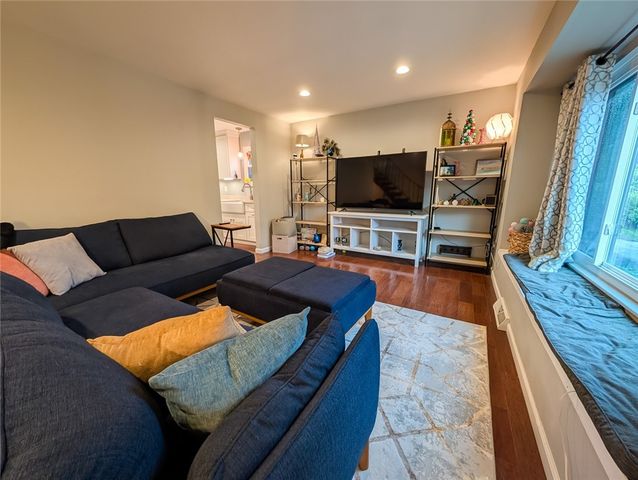 515 Kingsberry Ct, Ross Twp, PA 15237