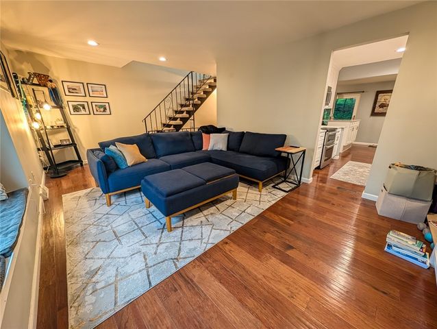 515 Kingsberry Ct, Ross Twp, PA 15237