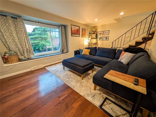 515 Kingsberry Ct, Ross Twp, PA 15237