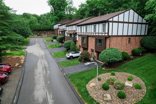 515 Kingsberry Ct, Ross Twp, PA 15237