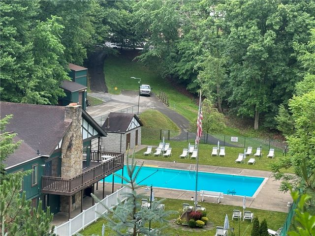 515 Kingsberry Ct, Ross Twp, PA 15237