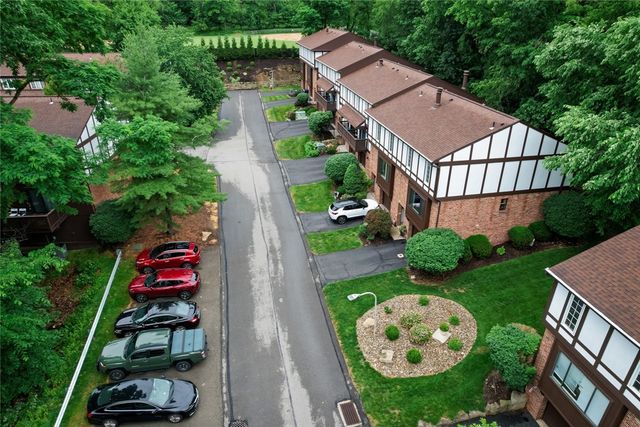 515 Kingsberry Ct, Ross Twp, PA 15237