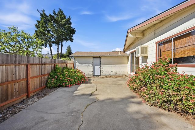 819-821 Center St, Healdsburg, CA 95448