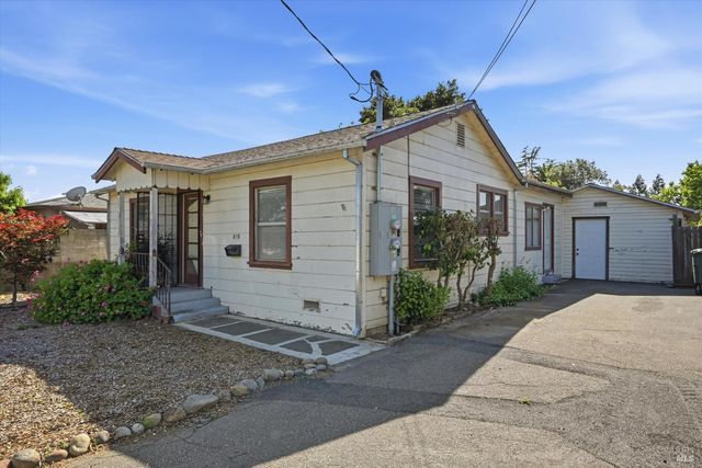 819-821 Center St, Healdsburg, CA 95448