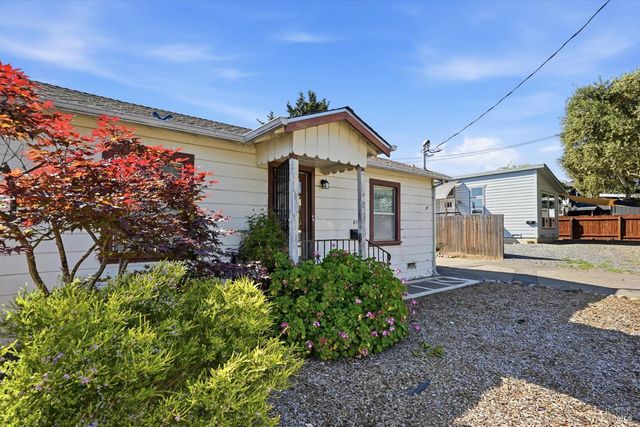 819-821 Center St, Healdsburg, CA 95448