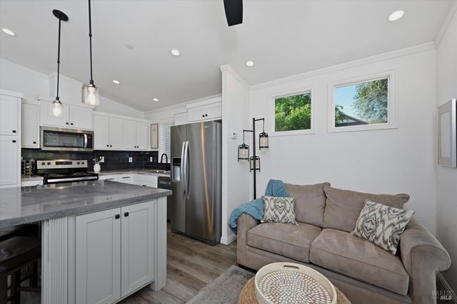 819-821 Center St, Healdsburg, CA 95448