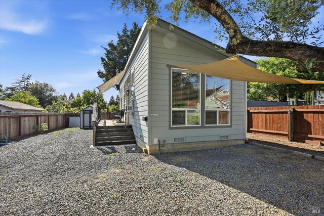 819-821 Center St, Healdsburg, CA 95448