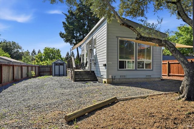 819-821 Center St, Healdsburg, CA 95448