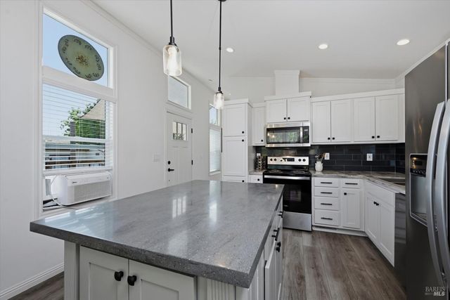 819-821 Center St, Healdsburg, CA 95448