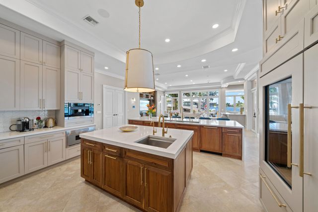 2593 SE 8th Street, Pompano Beach, FL 33062