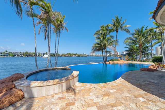 2593 SE 8th Street, Pompano Beach, FL 33062