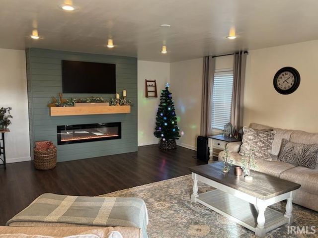 7044 Abell Lane, Newburgh, IN 47630