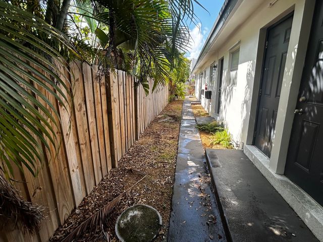 1213 SE 1ST Street 1-4, Fort Lauderdale, FL 33301