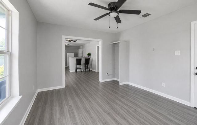 220 Engel Street, Houston, TX 77011