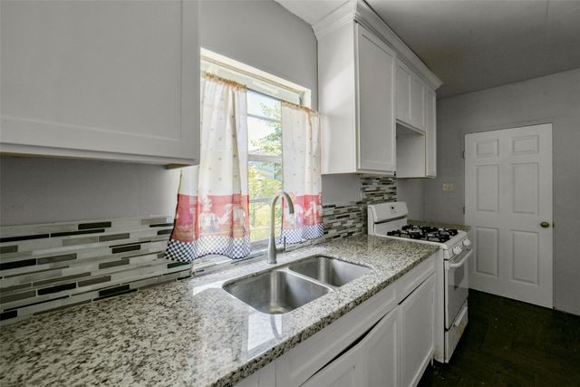 220 Engel Street, Houston, TX 77011