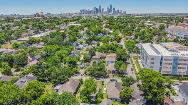 220 Engel Street, Houston, TX 77011
