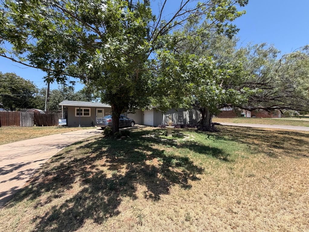 Image 1 of property listing at 2702 University Avenue, San Angelo, TX 76904