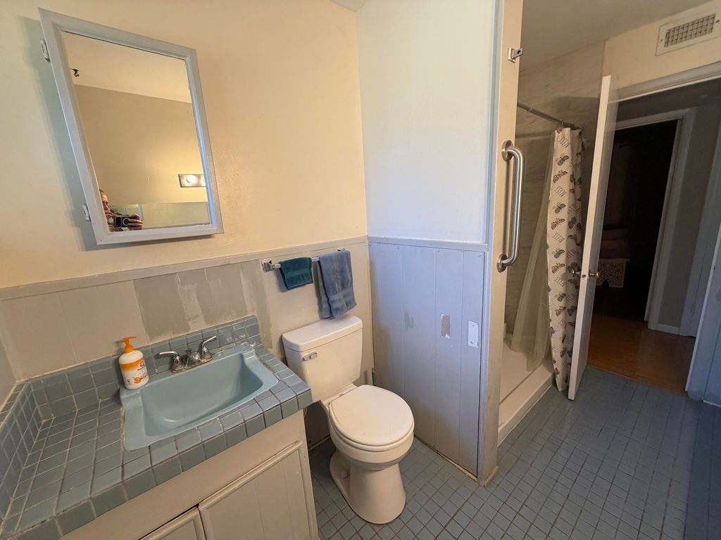 Image 11 of property listing at 2702 University Avenue, San Angelo, TX 76904