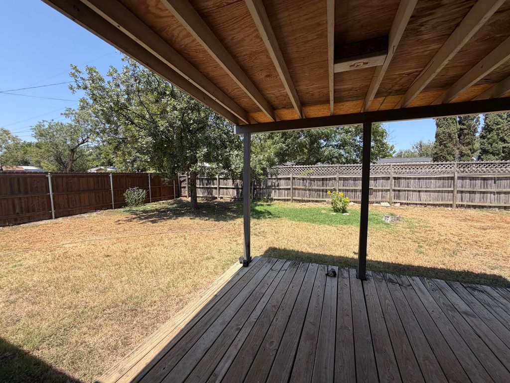 Image 13 of property listing at 2702 University Avenue, San Angelo, TX 76904