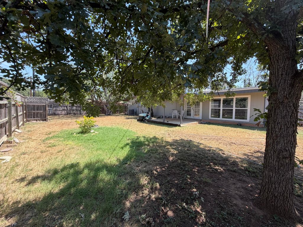Image 15 of property listing at 2702 University Avenue, San Angelo, TX 76904