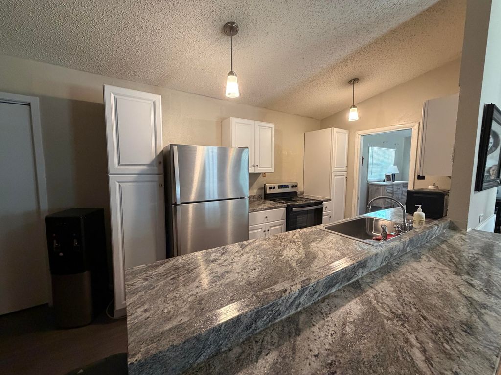 Image 3 of property listing at 2702 University Avenue, San Angelo, TX 76904