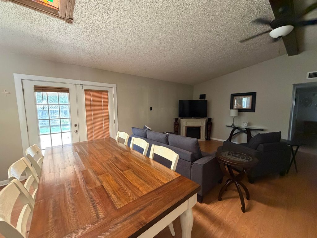 Image 7 of property listing at 2702 University Avenue, San Angelo, TX 76904