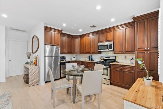 18 Clark Street, Long Beach, NY 11561