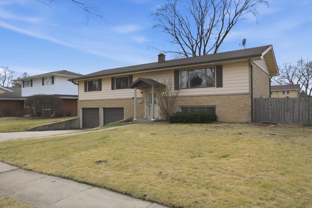 130 N Horner Lane, Mount Prospect, IL 60056