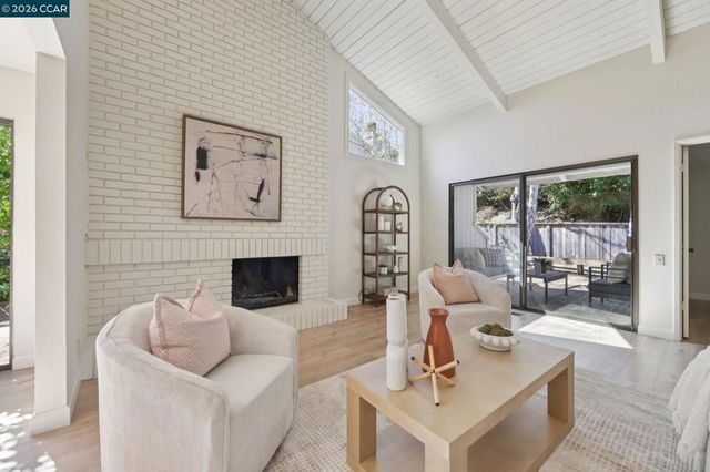 826 Augusta Dr, Moraga, CA 94556