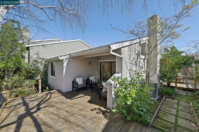 826 Augusta Dr, Moraga, CA 94556