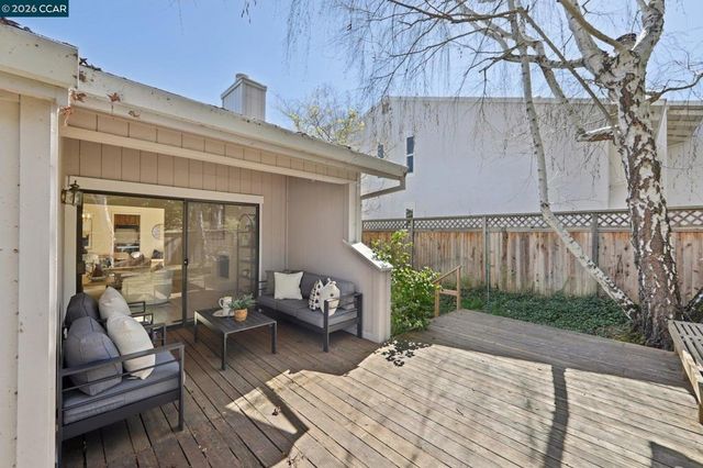 826 Augusta Dr, Moraga, CA 94556