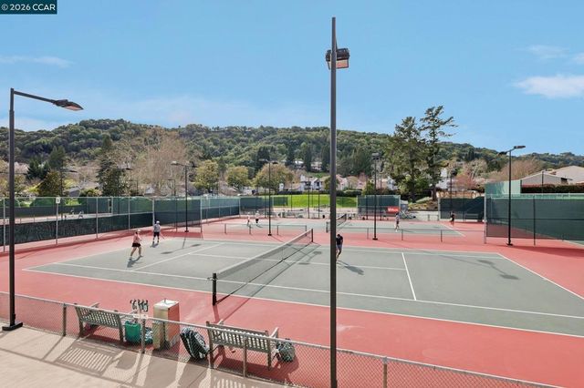 826 Augusta Dr, Moraga, CA 94556