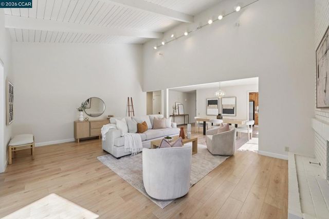 826 Augusta Dr, Moraga, CA 94556