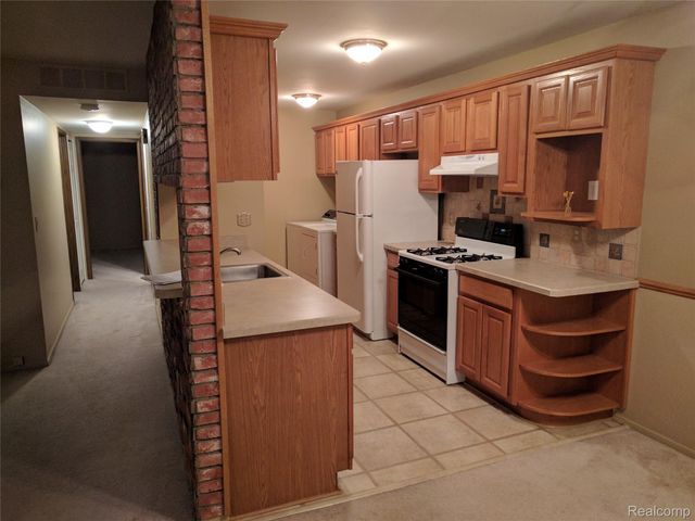 23653 Stonehenge Boulevard, Novi, MI 48375