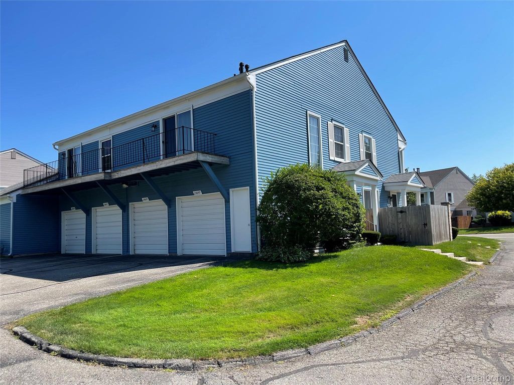23653 Stonehenge Boulevard, Novi, MI 48375