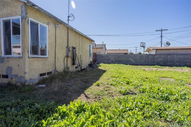 1401 S Whitemarsh, Compton, CA 90220