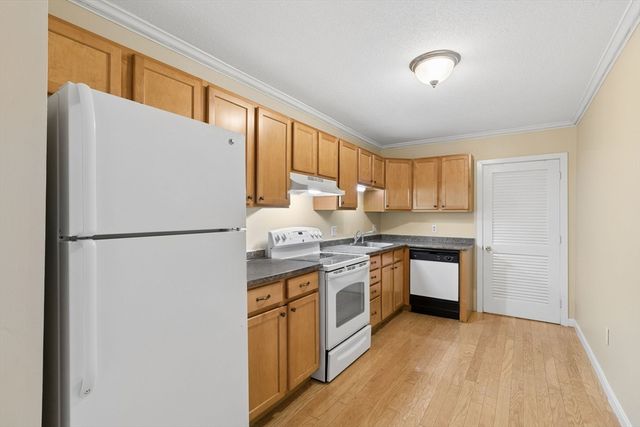 1508 Gorham 306, Lowell, MA 01852